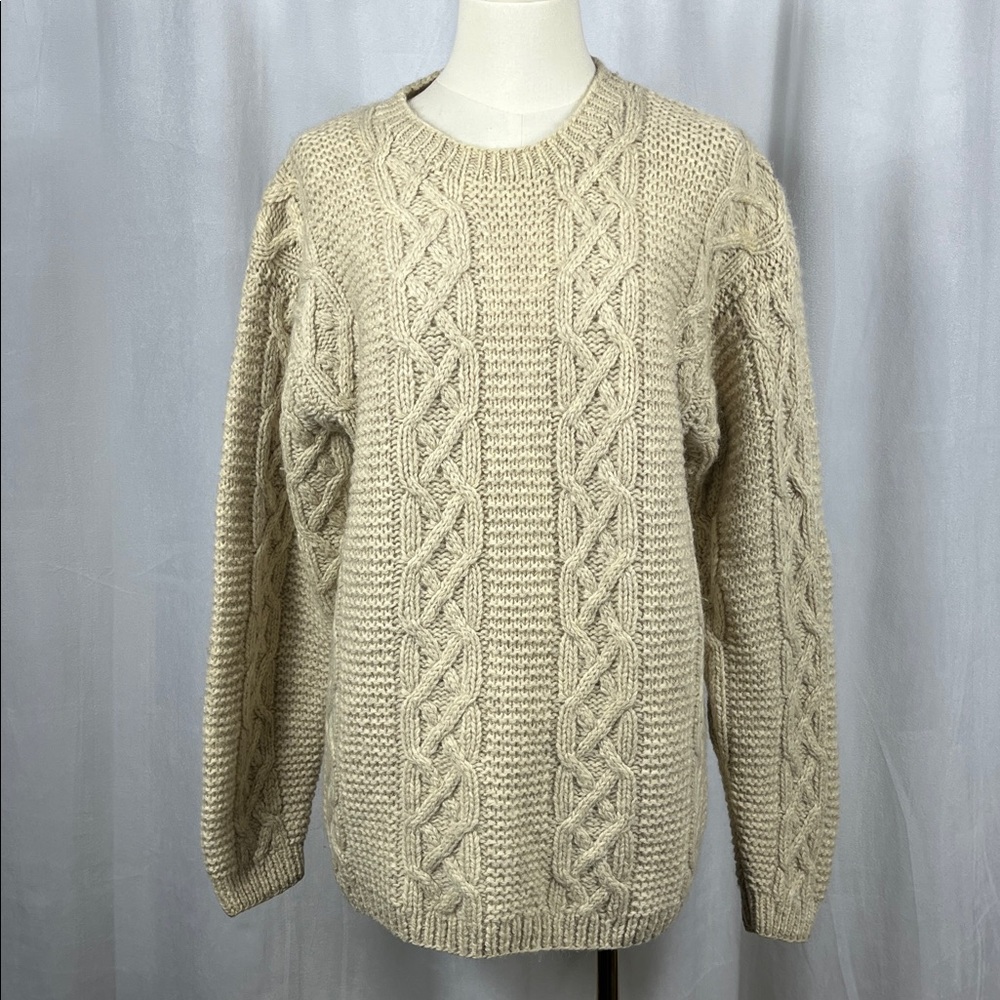 Vintage‎ The Eagle’s Eye 100% Wool Cable Knit Crewneck Sweater.